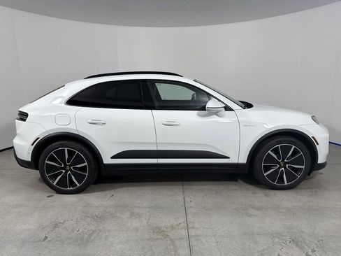 Used 2025 Porsche Macan Electric image 8