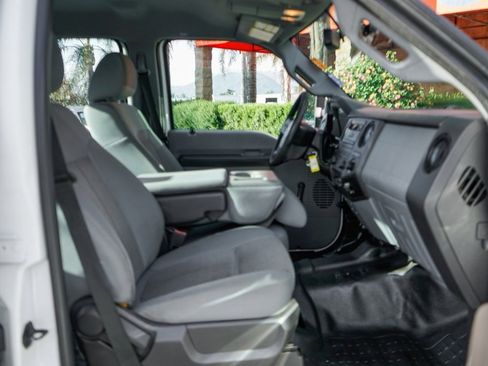 Used 2015 Ford F250 XL w/ Camper Package image 34