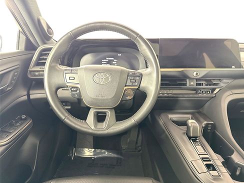 Certified 2023 Toyota Crown Limited image 32