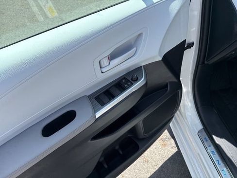 New 2026 Toyota Sienna LE image 14
