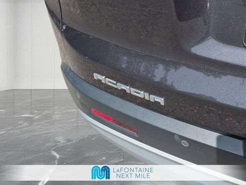 Used 2017 GMC Acadia SLT FWD image 10