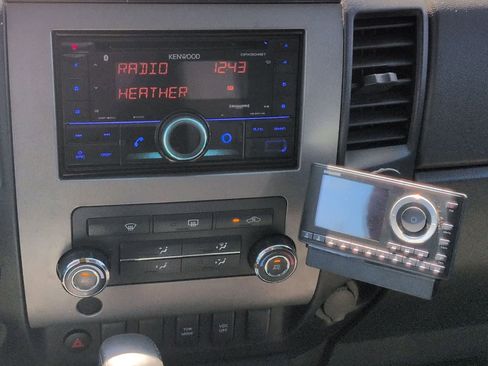 Used 2010 Nissan Titan SE w/ SE Value Truck Pkg AWD/4WD image 26