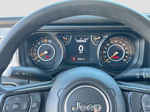 Used 2025 Jeep Gladiator Sport image 12
