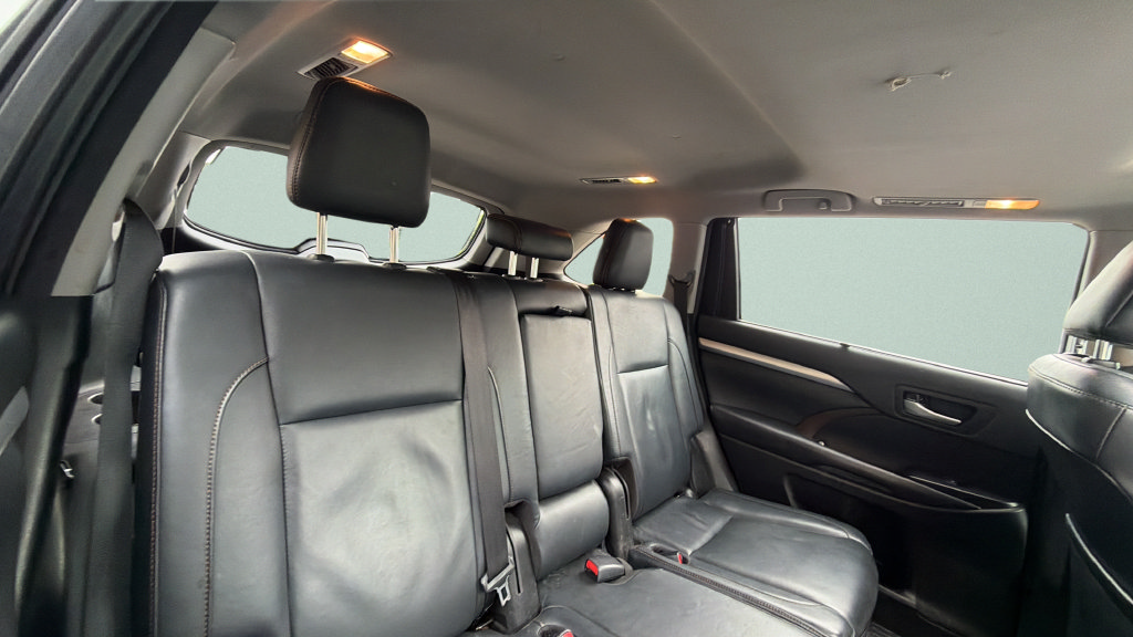 Used 2018 Toyota Highlander XLE AWD/4WD image 27