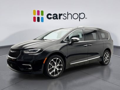 Used 2021 Chrysler Pacifica Limited w/ Uconnect Theater Family Group