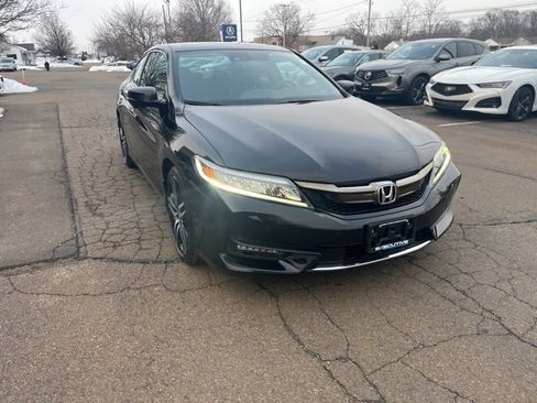 Used 2017 Honda Accord Touring image 24