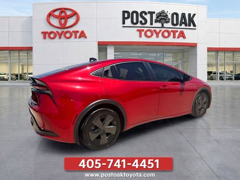 Used 2026 Toyota Prius LE FWD image 5