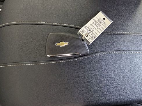 Used 2025 Chevrolet Traverse LT w/ LPO, Floor Liner Package FWD image 27
