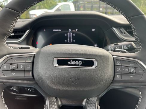 New 2025 Jeep Grand Cherokee Altitude AWD/4WD image 5