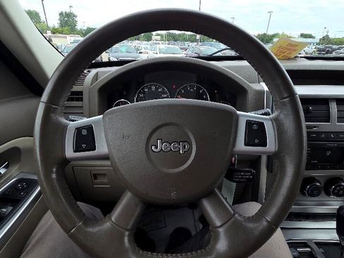 Used 2010 Jeep Liberty Limited image 17