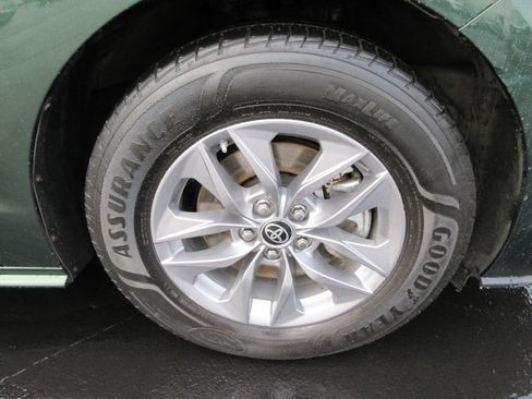 Used 2022 Toyota Sienna XLE AWD/4WD image 9