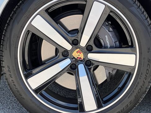 Certified 2024 Porsche Cayenne Coupe AWD/4WD image 13