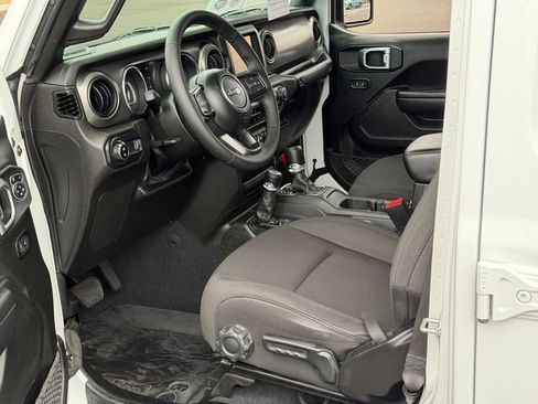 Used 2023 Jeep Gladiator Sport AWD/4WD image 11