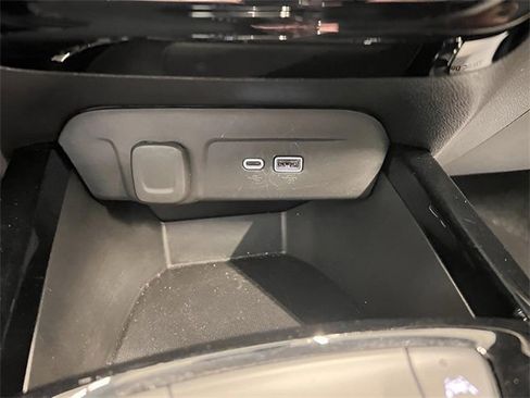 Used 2025 Chevrolet Trax LT w/ LT Convenience Package image 28