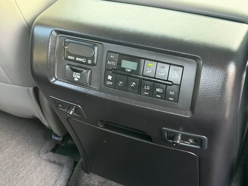 Used 2013 Toyota Sequoia Platinum image 35