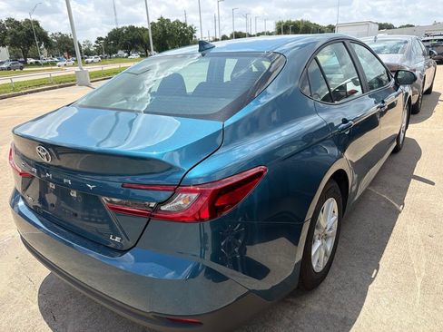 Used 2026 Toyota Camry LE FWD image 5