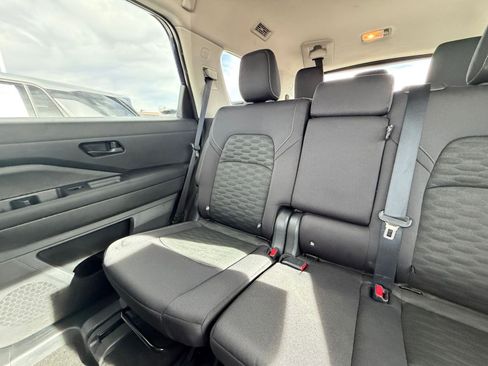 Used 2025 Nissan Pathfinder SV AWD/4WD image 41