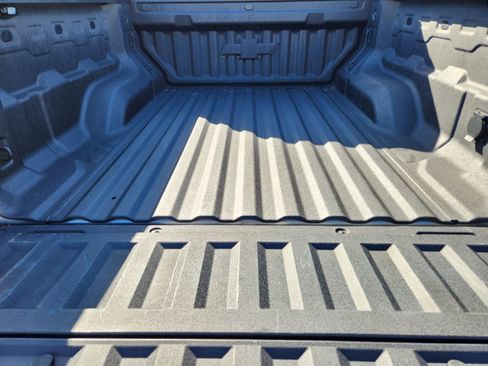 Used 2025 Chevrolet Colorado ZR2 w/ Technology Package image 35