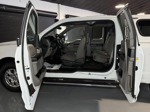 Used 2015 Ford F150 XLT w/ Equipment Group 302A Luxury AWD/4WD image 13