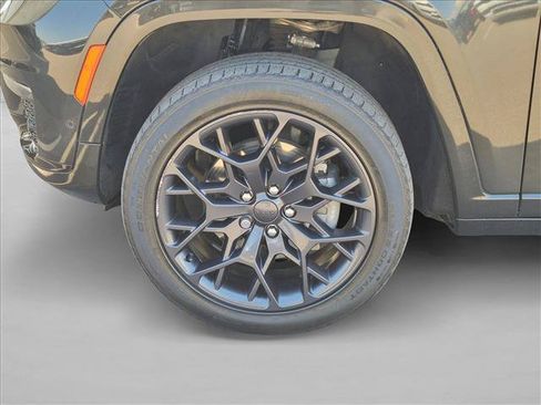 Used 2024 Jeep Grand Cherokee L Summit AWD/4WD image 9