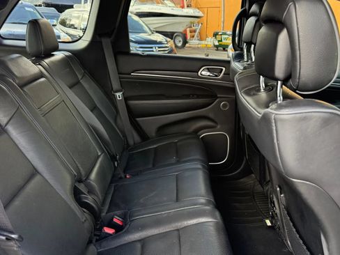 Used 2019 Jeep Grand Cherokee Summit AWD/4WD image 25