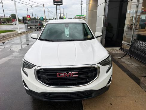 Used 2020 GMC Terrain SLE w/ LPO, Floor Liner Package FWD image 2