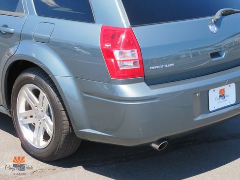 Used 2005 Dodge Magnum R/T w/ Convenience Group II RWD image 17