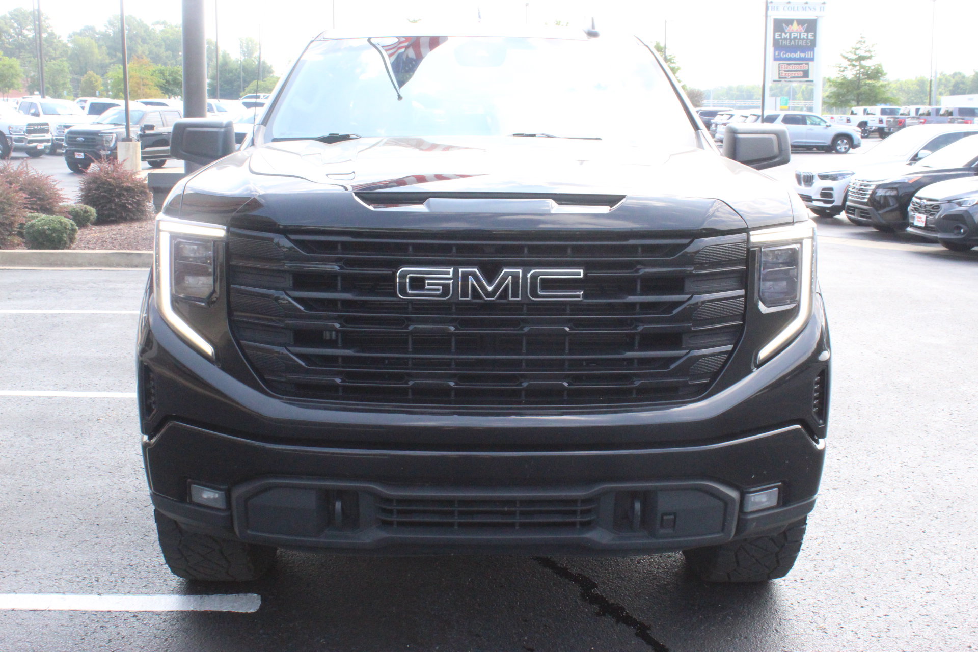 Used 2022 GMC Sierra 1500 Elevation w/ LPO, Elevation Black Package AWD/4WD image 3