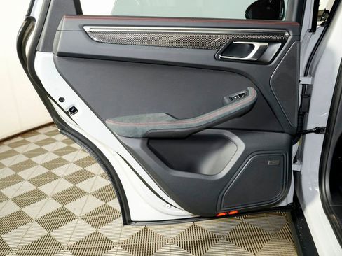 New 2026 Porsche Macan GTS image 34
