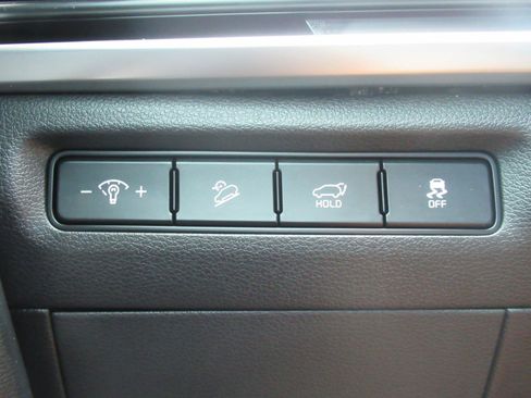 Used 2024 Kia Telluride EX w/ EX Captain's Chair Package FWD image 24