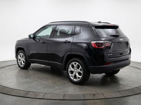 Used 2025 Jeep Compass Latitude AWD/4WD image 6