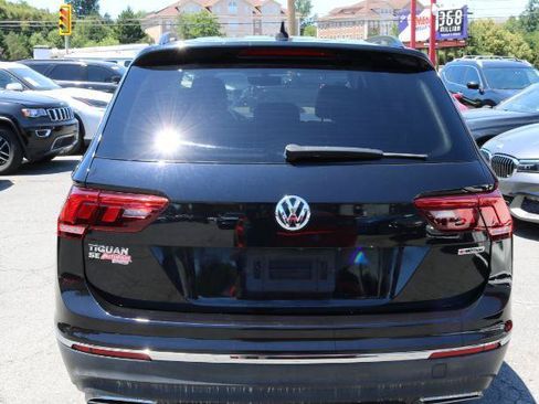 Used 2021 Volkswagen Tiguan SE w/ Panoramic Sunroof Package AWD/4WD image 6