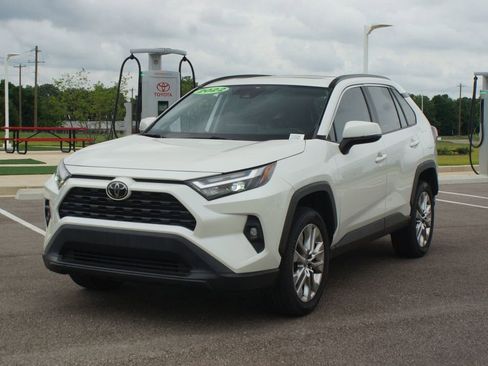 Used 2022 Toyota RAV4 XLE Premium FWD image 24