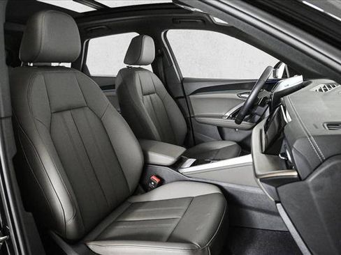 Used 2025 Audi Q5 Premium w/ Convenience Package image 22