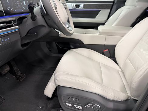 Used 2025 Hyundai Santa Fe Calligraphy image 12