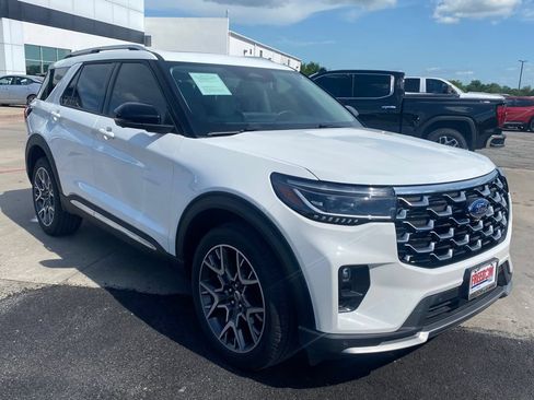 Used 2025 Ford Explorer Platinum w/ Ultimate Package AWD/4WD image 7