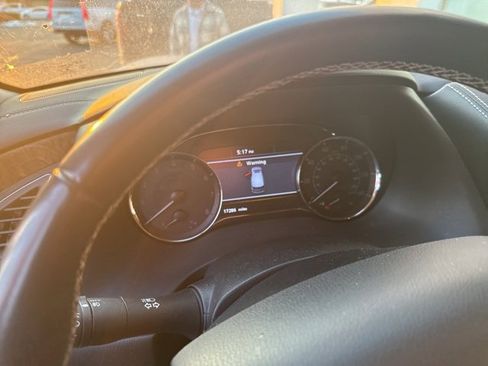 Used 2024 INFINITI QX80 Premium Select w/ Cargo Package image 10