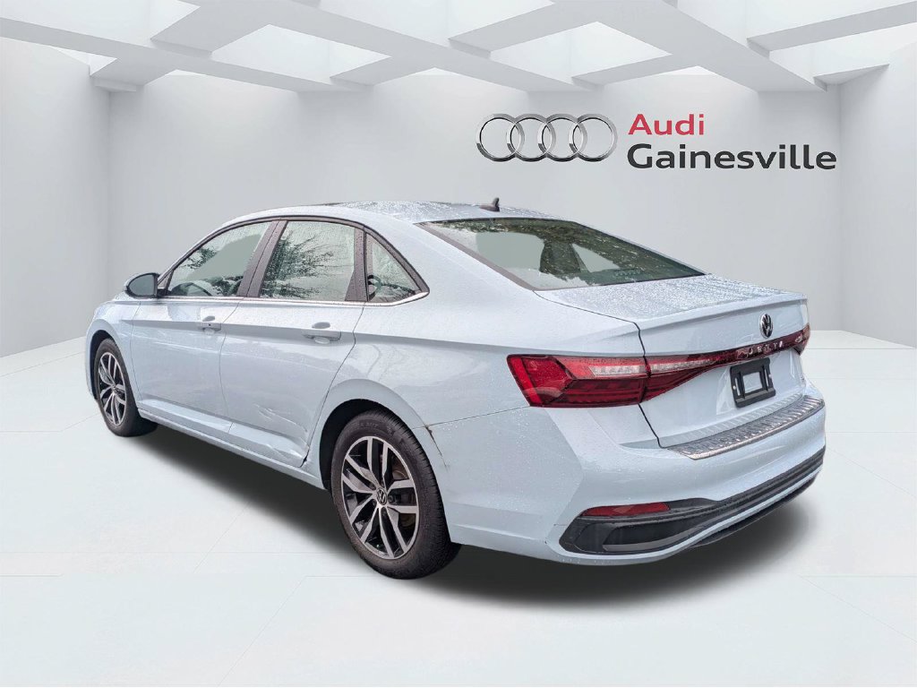 Used 2026 Volkswagen Jetta SE FWD image 7