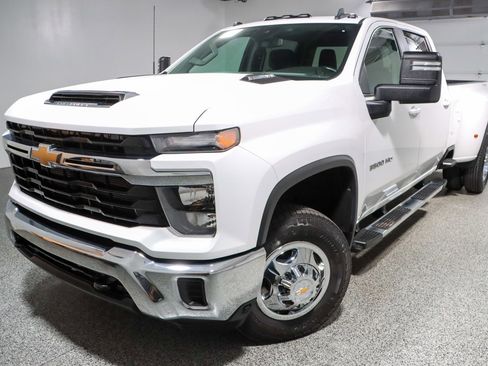 Used 2024 Chevrolet Silverado 3500 LT image 32