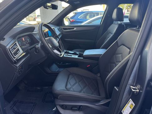 Used 2025 Volkswagen Atlas Cross Sport SE image 27