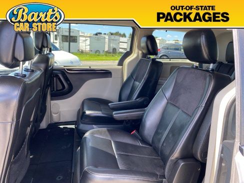 Used 2015 Chrysler Town & Country Limited Platinum FWD image 16