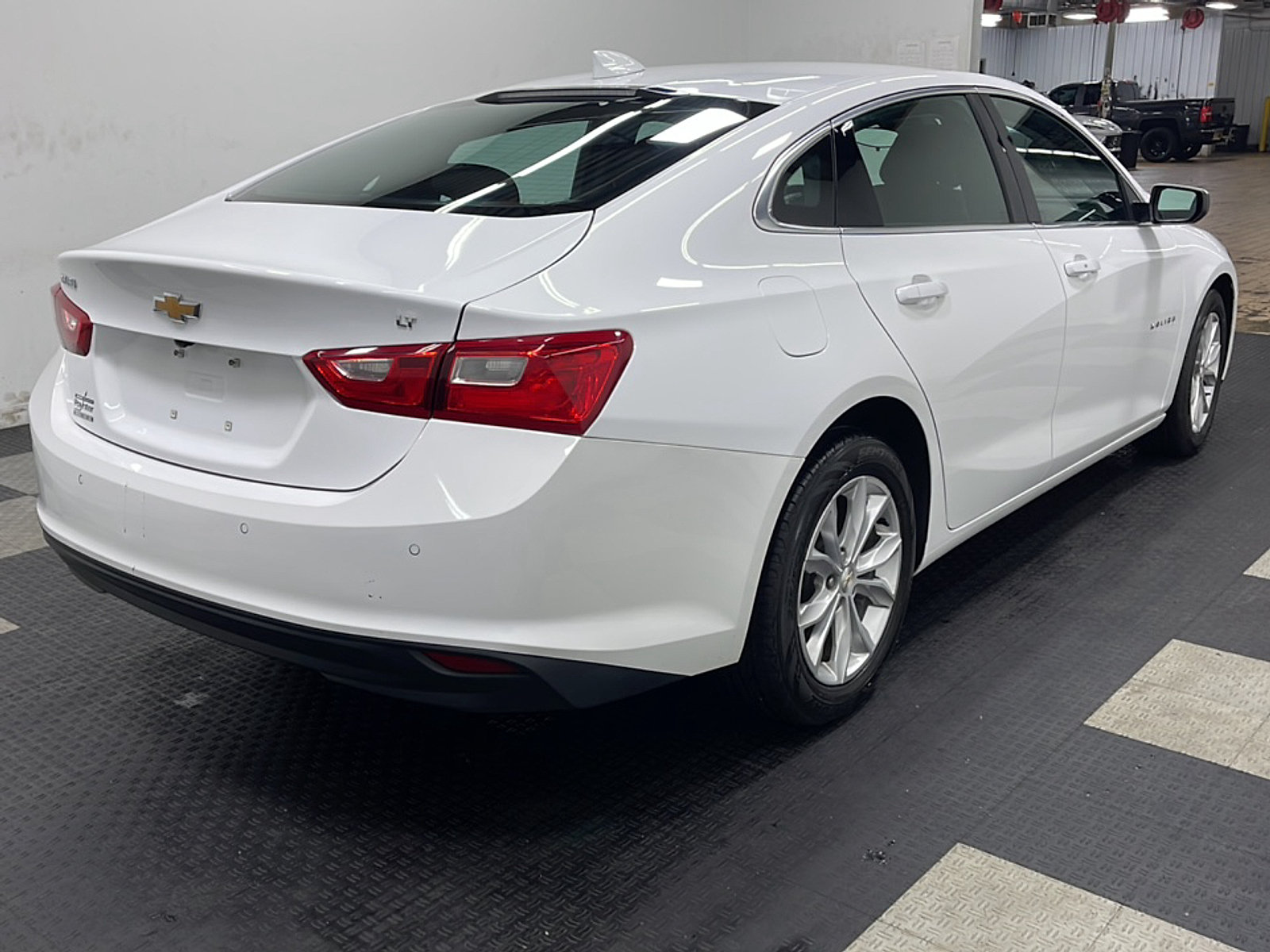 Used 2024 Chevrolet Malibu LT FWD image 18
