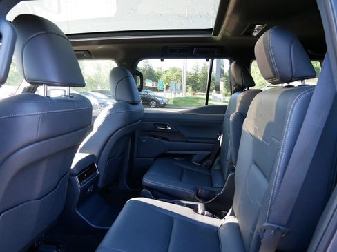 Used 2025 Lexus GX 550 w/ Cold Area Package AWD/4WD image 11