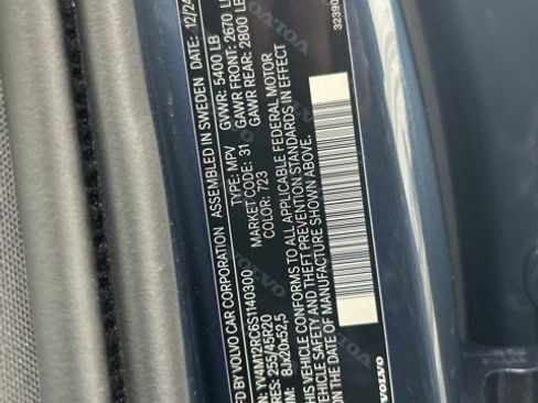 Certified 2025 Volvo XC60 B5 Plus image 28