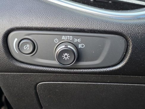 Used 2017 Chevrolet Malibu LT image 18