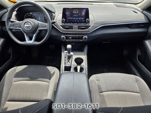 Used 2025 Nissan Altima 2.5 SV FWD image 14