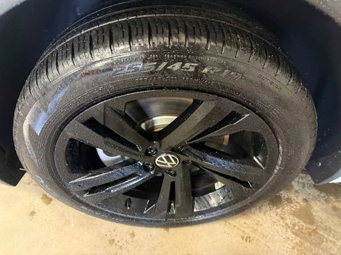 Certified 2023 Volkswagen Tiguan SE R-Line FWD image 8