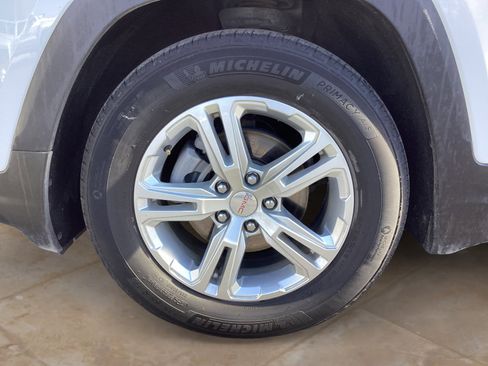 Used 2024 GMC Terrain SLE image 30