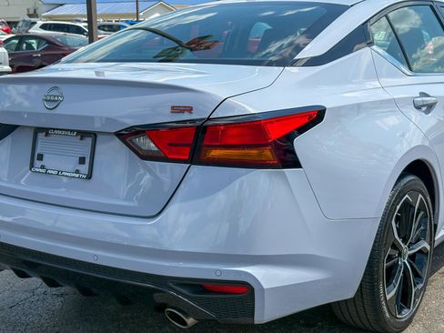 Used 2024 Nissan Altima 2.5 SR FWD image 15