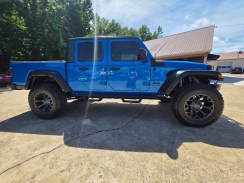 Used 2020 Jeep Gladiator Sport AWD/4WD image 4